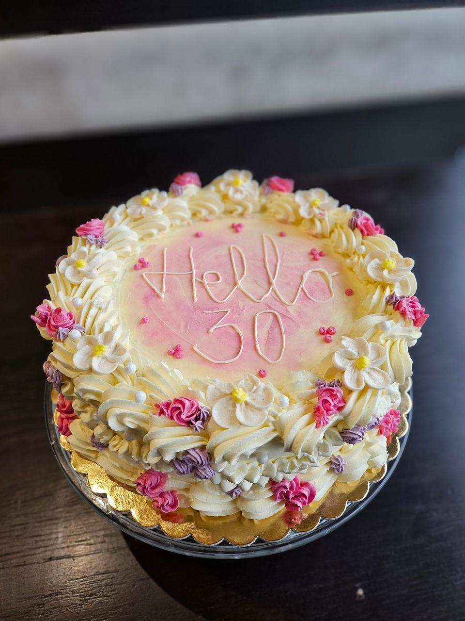 Virágdíszes születésnapi torta